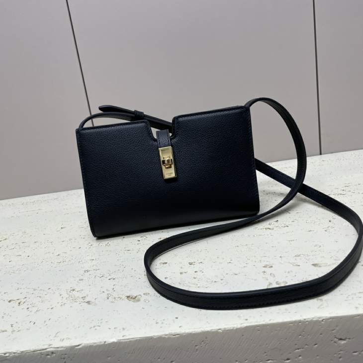 Picture of Celine Handbags _SKUfw225666743fw